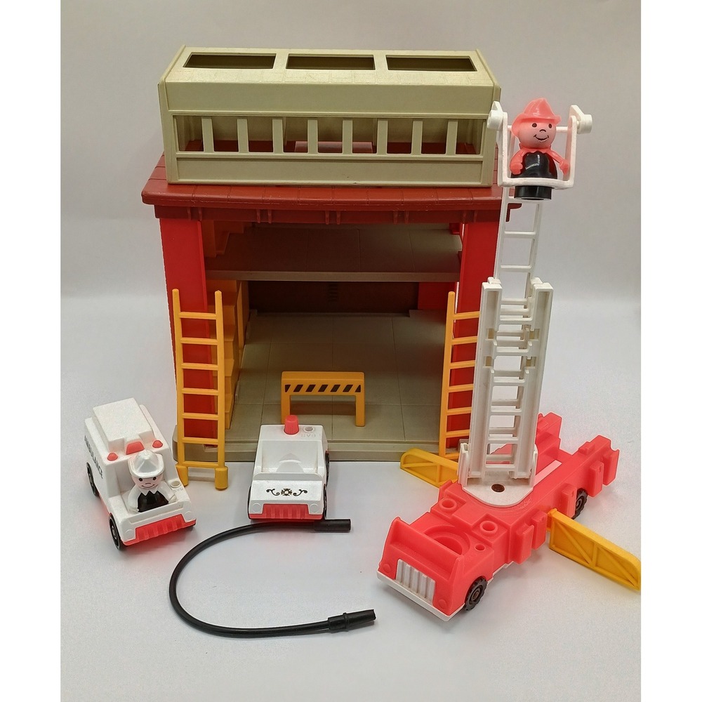 1979 FISHER PRICE #978 Play Family Fire Station Trucks Ladders Hose Plus